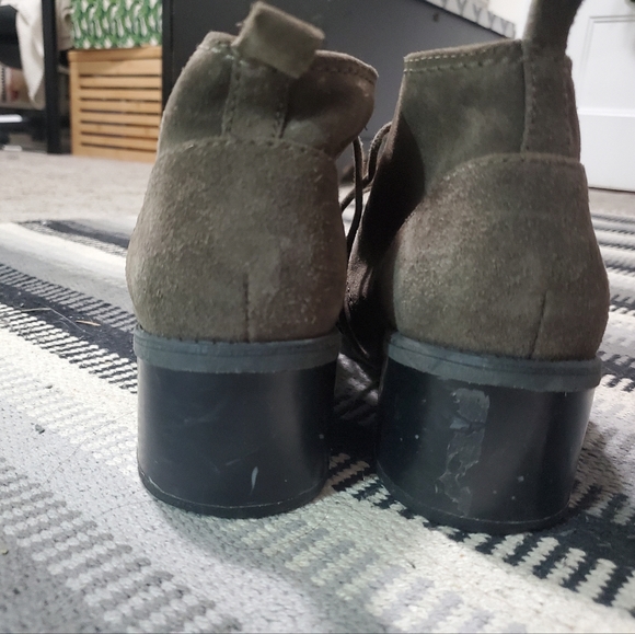 Clark's Sz 7 Suede Lace Up Ankle Booties - Picture 3 of 6